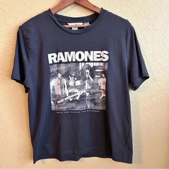 H&M Ramones Crewneck Short Sleeve Tee - Picture 2 of 5